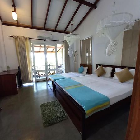 Blue Sands Beach Resort Passikudah Bagian luar foto