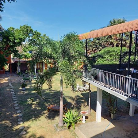 Blue Sands Beach Resort Passikudah Bagian luar foto