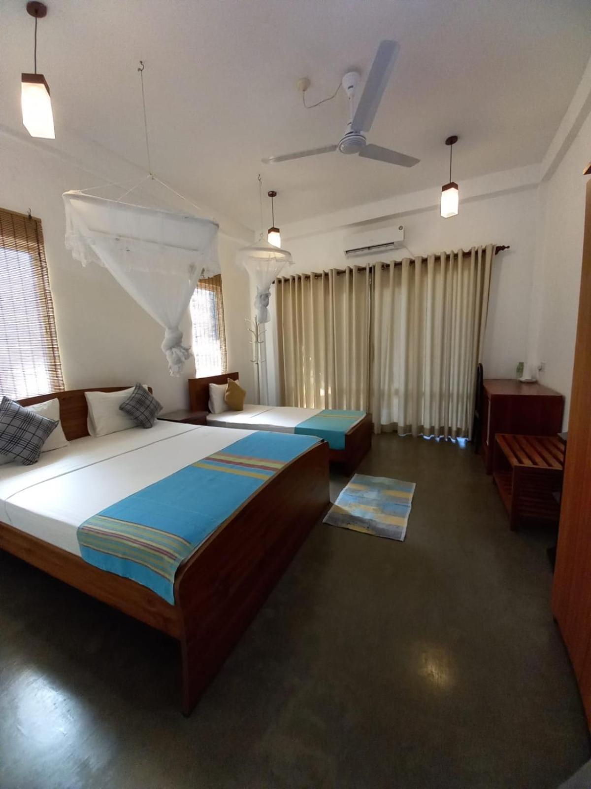 Blue Sands Beach Resort Passikudah Bagian luar foto