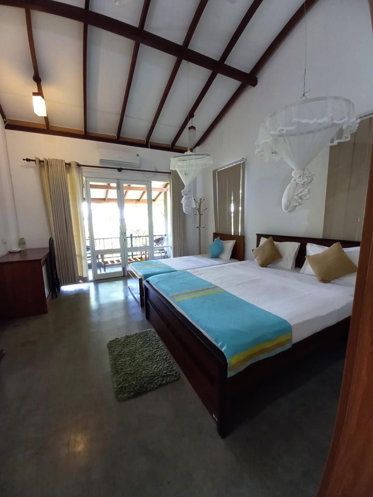 Blue Sands Beach Resort Passikudah Bagian luar foto